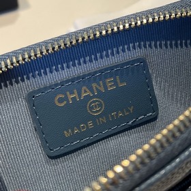 Обновленная версия классической кожаной сумочки Chanel с карманам