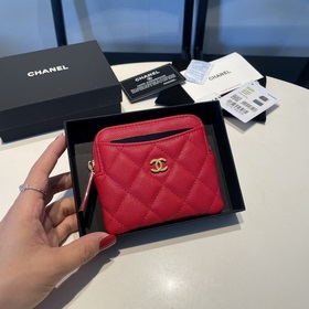 Обновленная версия классической кожаной сумочки Chanel с карманам