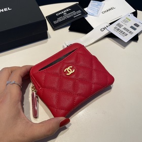 Обновленная версия классической кожаной сумочки Chanel с карманам