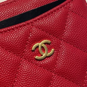 Обновленная версия классической кожаной сумочки Chanel с карманам
