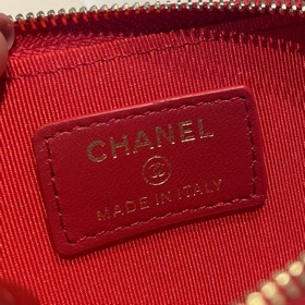 Обновленная версия классической кожаной сумочки Chanel с карманам