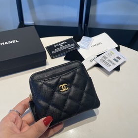 Обновленная версия классической кожаной сумочки Chanel с карманам