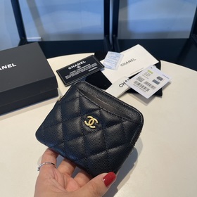 Обновленная версия классической кожаной сумочки Chanel с карманам