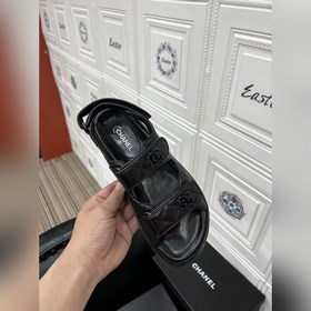 Сандалии Chanel, созданные в точности в соответствии с оригиналом