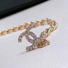 chanel 23 cc латунь золотистого цвета, металл и стразы, золото и 