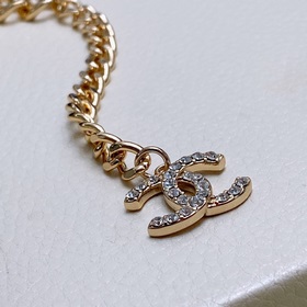 chanel 23 cc латунь золотистого цвета, металл и стразы, золото и 