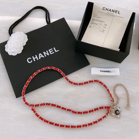 chanel Светло-золотистый металл, драгоценная смола и кожа теленк