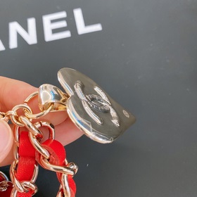 chanel Светло-золотистый металл, драгоценная смола и кожа теленк
