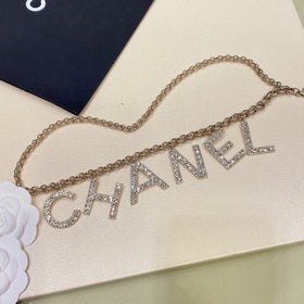 Chanel пояс крупными буквами из стразов, из оригинального латунно