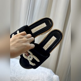 Chanel Chanel Новая коллекция 23ss от Chanel： тапочкиз шерсти,