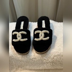 Chanel Chanel Новая коллекция 23ss от Chanel： тапочкиз шерсти,