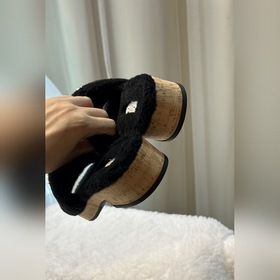 Chanel Chanel Новая коллекция 23ss от Chanel： тапочкиз шерсти,
