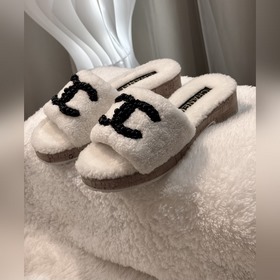 Chanel Chanel Новая коллекция 23ss от Chanel： тапочкиз шерсти,