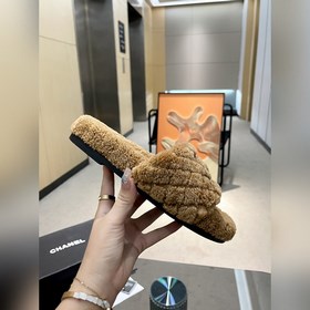 Chanel Новейшие шерстяные тапочкиз серии «Маленький Шанель»... П