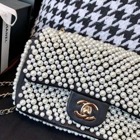 Итальянский бренд Chanel, весенняя коллекция 2019, сумка с жемчуж