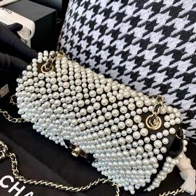 Итальянский бренд Chanel, весенняя коллекция 2019, сумка с жемчуж