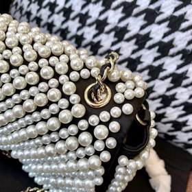 Итальянский бренд Chanel, весенняя коллекция 2019, сумка с жемчуж