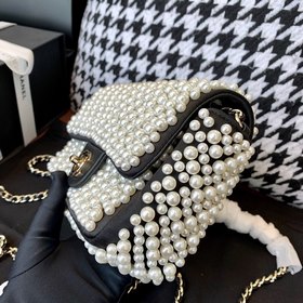 Итальянский бренд Chanel, весенняя коллекция 2019, сумка с жемчуж