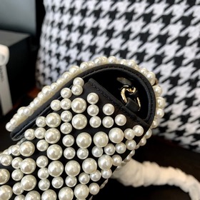 Итальянский бренд Chanel, весенняя коллекция 2019, сумка с жемчуж