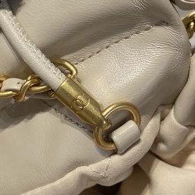 Новый цвет от Chanel! Элегантная и привлекательная новая модель в