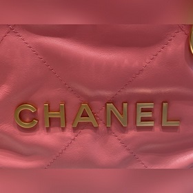 Возвращенный товар Новая сумка от Chanel, которая сразу привлекла