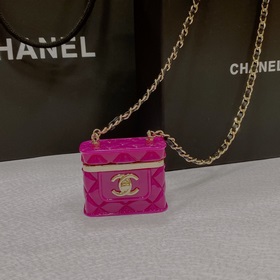 Новая сумка Chanel 23 с длинным колье Сумка квадратной формы из с