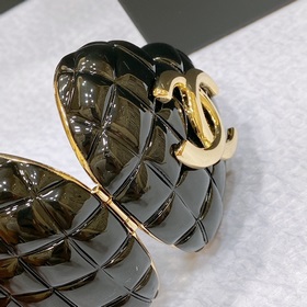 chanel Черная масть Акриловая сумка с длинной цепочкой Очень каче
