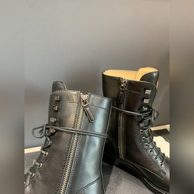 CHANEL C H A N E L Ботинки Chanel Martin — эксклюзивное предложе
