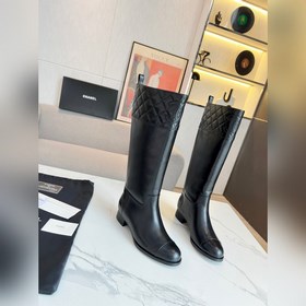 CHANEL  2024 Chanel осенне-зимний must-have： длинные ботинки в с