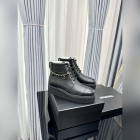 Официальный сайт «CHANEL» представляет новую коллекцию ботинок Ma