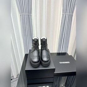Официальный сайт «CHANEL» представляет новую коллекцию ботинок Ma