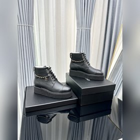 Официальный сайт «CHANEL» представляет новую коллекцию ботинок Ma
