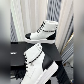 Официальный сайт «CHANEL» представляет новую коллекцию ботинок Ma