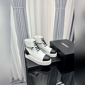 Официальный сайт «CHANEL» представляет новую коллекцию ботинок Ma