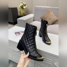 CHANEL Chanel новые модные ботинки с заклепками, с небольшим заос