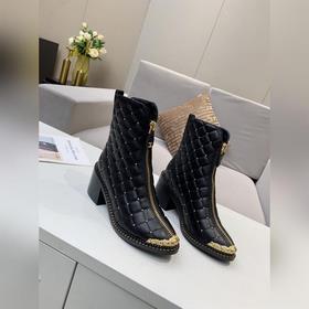 CHANEL Chanel новые модные ботинки с заклепками, с небольшим заос
