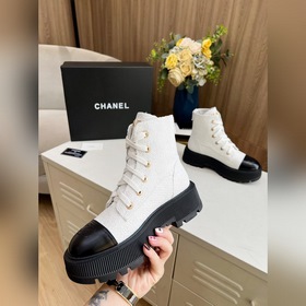 Новая осенне-зимняя модель ботильонов Chanel. Оригинальная форма,