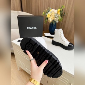 Новая осенне-зимняя модель ботильонов Chanel. Оригинальная форма,