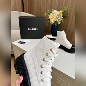 Новая осенне-зимняя модель ботильонов Chanel. Оригинальная форма,