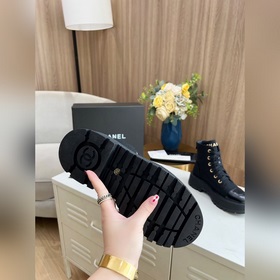 Новая осенне-зимняя модель ботильонов Chanel. Оригинальная форма,