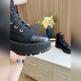 Новая осенне-зимняя модель ботильонов Chanel. Оригинальная форма,