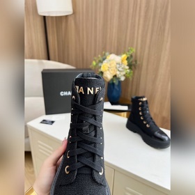 Новая осенне-зимняя модель ботильонов Chanel. Оригинальная форма,