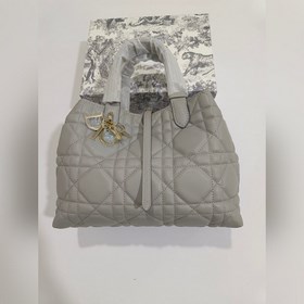 Популярная модель 2821 Dior серого цвета, новая коллекция осень-з