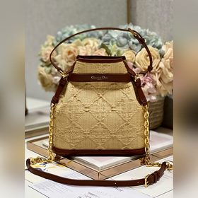 Популярная сумка CEST DIOR большого размера «Плетение» Эта сумка 