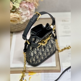 Популярная сумка CEST DIOR в цвете «блакитный» Эта сумка Cest Dio