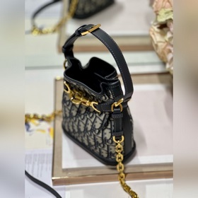 Популярная сумка CEST DIOR в цвете «блакитный» Эта сумка Cest Dio