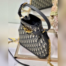 Популярная сумка CEST DIOR большого размера «Блю» Эта сумка Cest 