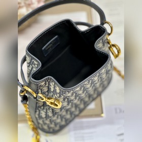 Популярная сумка CEST DIOR большого размера «Блю» Эта сумка Cest 