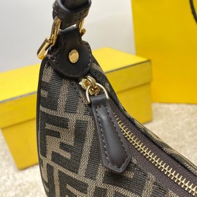 Название： FENDI Grahy Сумка в форме полумесяца Качество： высший 