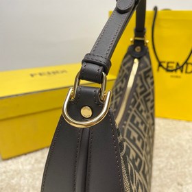 Название： FENDI Grahy Сумка в форме полумесяца Качество： высший 